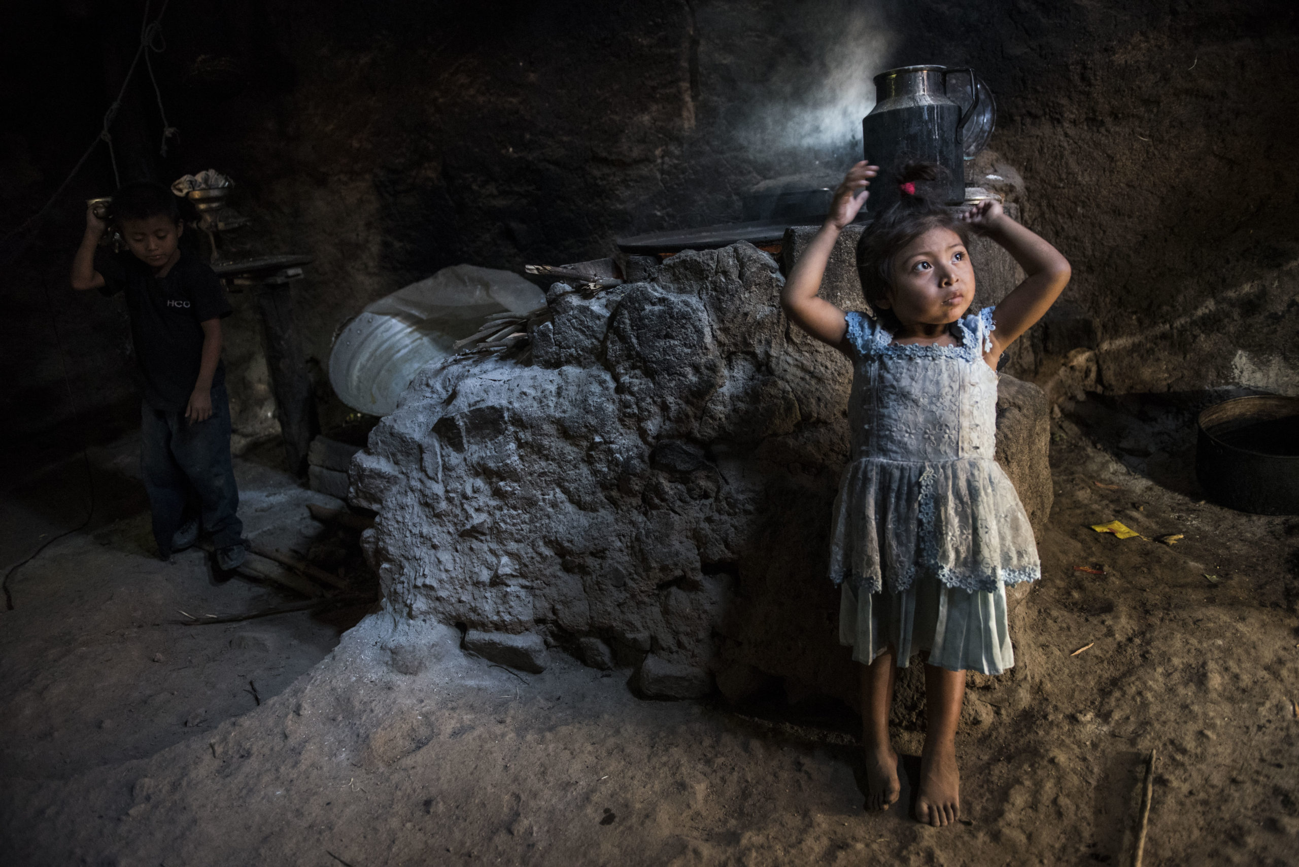 Niña en situación de pobreza en el oriente de Guatemala. Foto: Oliver de Ros.