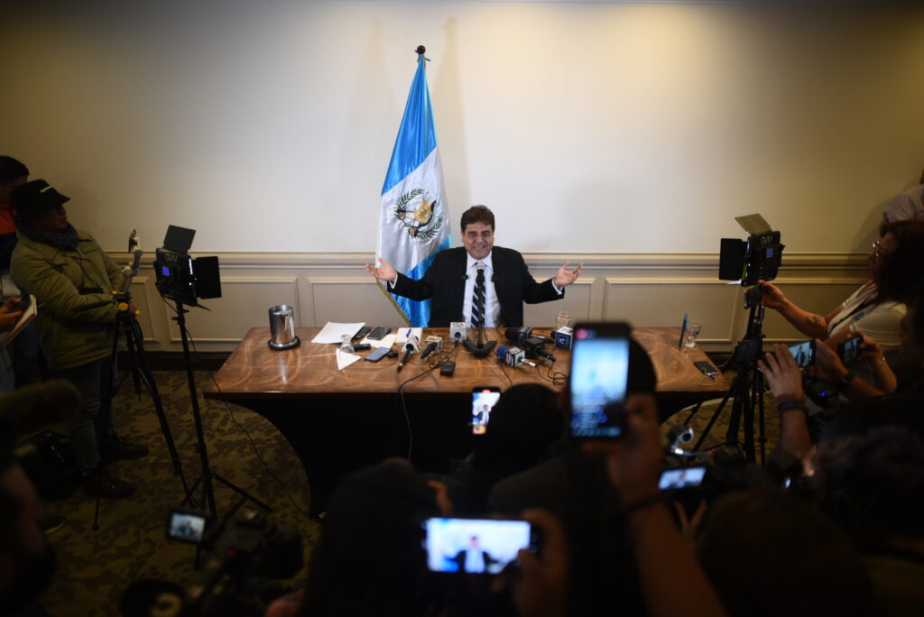 Carlos Pineda en una conferencia de prensa el 22 de mayo.