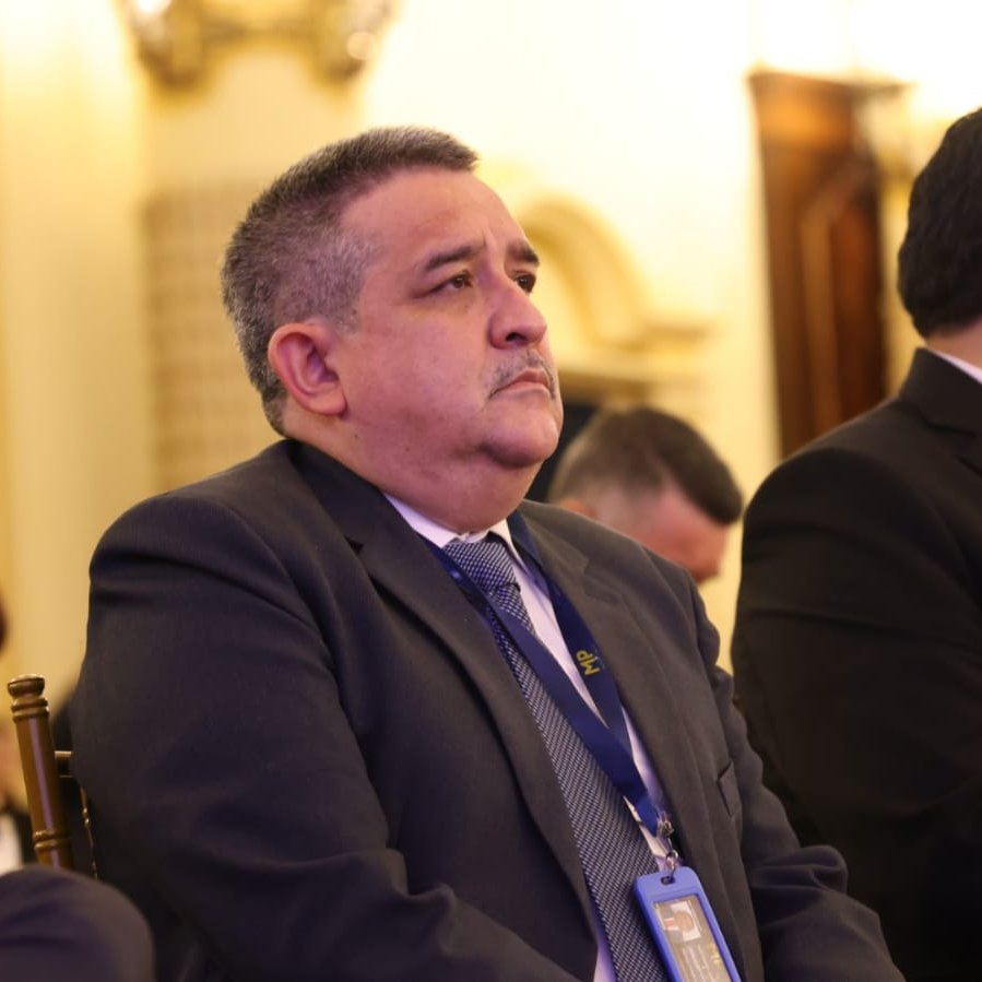 Raul Figueroa es el actual jefe de la Fiscalía de Sección Contra la Corrupción. Procede la fiscalía contra las extorsiones.