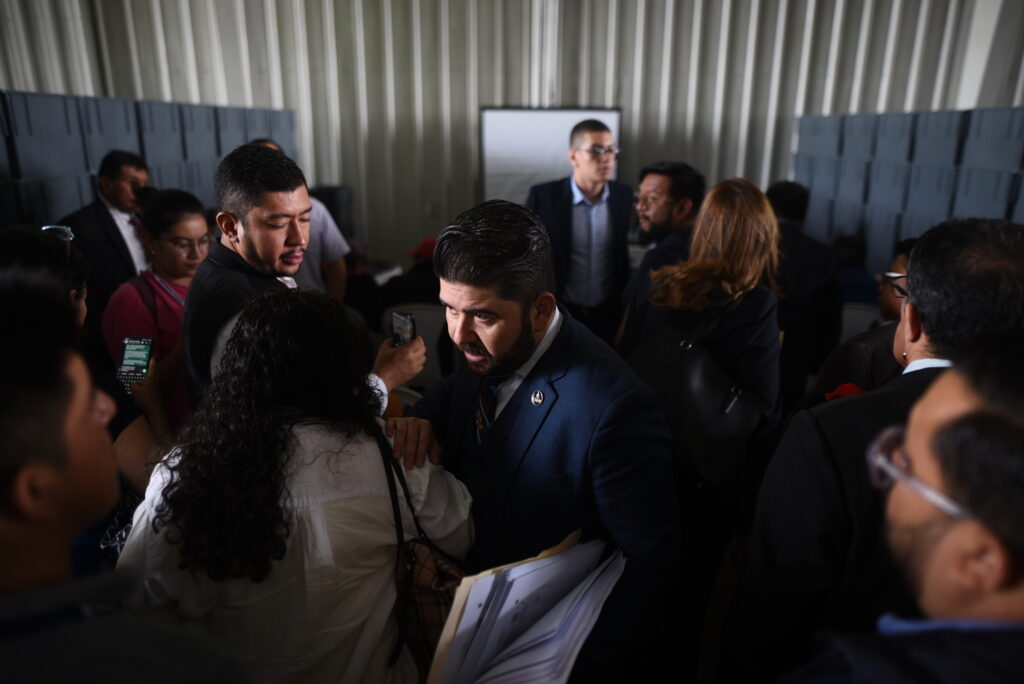 El Fiscal nacional del partido Vamos, Héctor Aldana, durante la audiencia de revisión de escrutinio el 4 de julio realizada en el Parque de la Industria.
