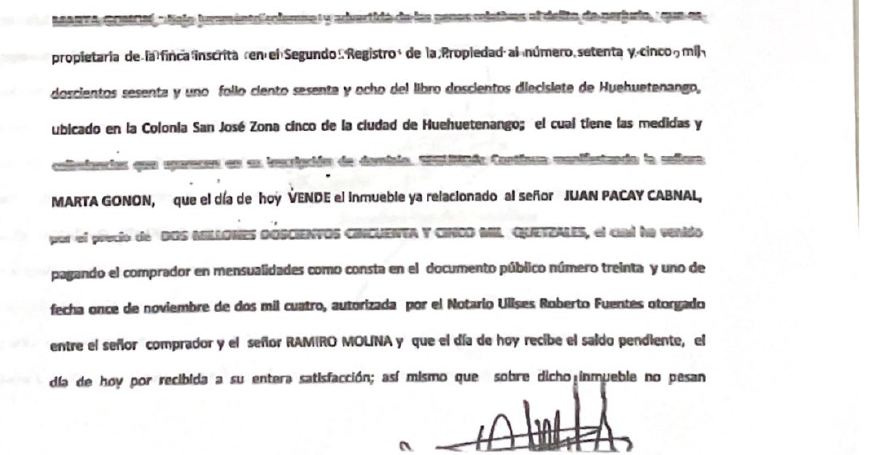 Fragmento de la compra venta entre Marta Gonón y Juan Pacay. Las partes poco legibles son parte del documento original. 