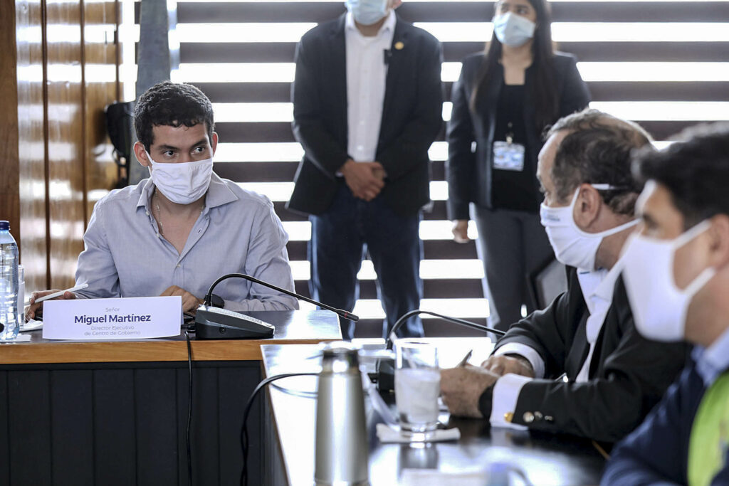 Reunión entre el presidente Alejandro Giamattei, Miguel Martínez y alcaldes para definir ruta de atención para comunidades durante la pandemia por Covid-19, el 05 de mayo de 2020.