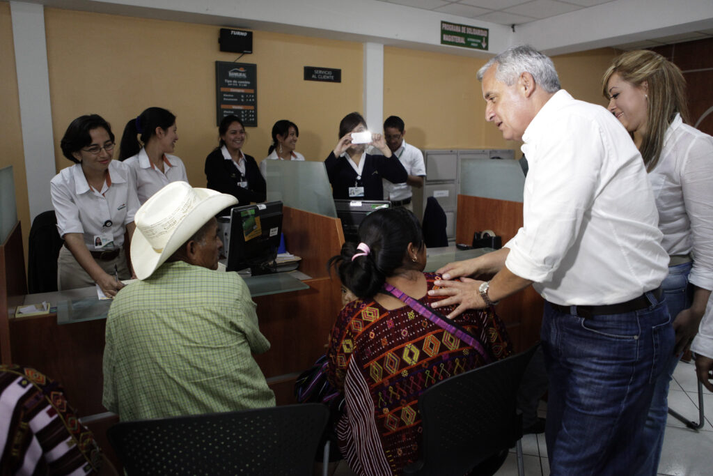 Transferencias condicionadas en Guatemala durante el gobierno de Otto Pérez Molina. Foto: Edwin Bercián
