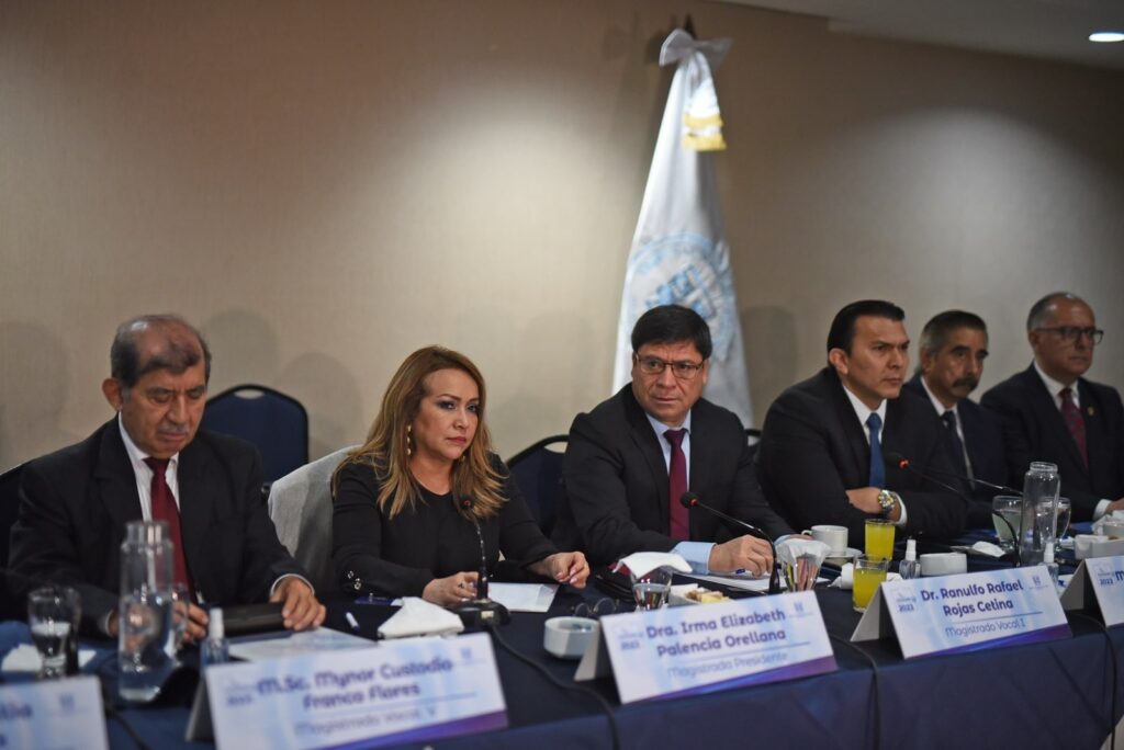 Congreso retira la inmunidad a 4 magistrados del TSE y estos abandonan ...