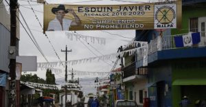 Cartel de Esduin Javier Javier, alias Tres Kiebres, en su primera elección popular en 2015. Foto: Eduardo González