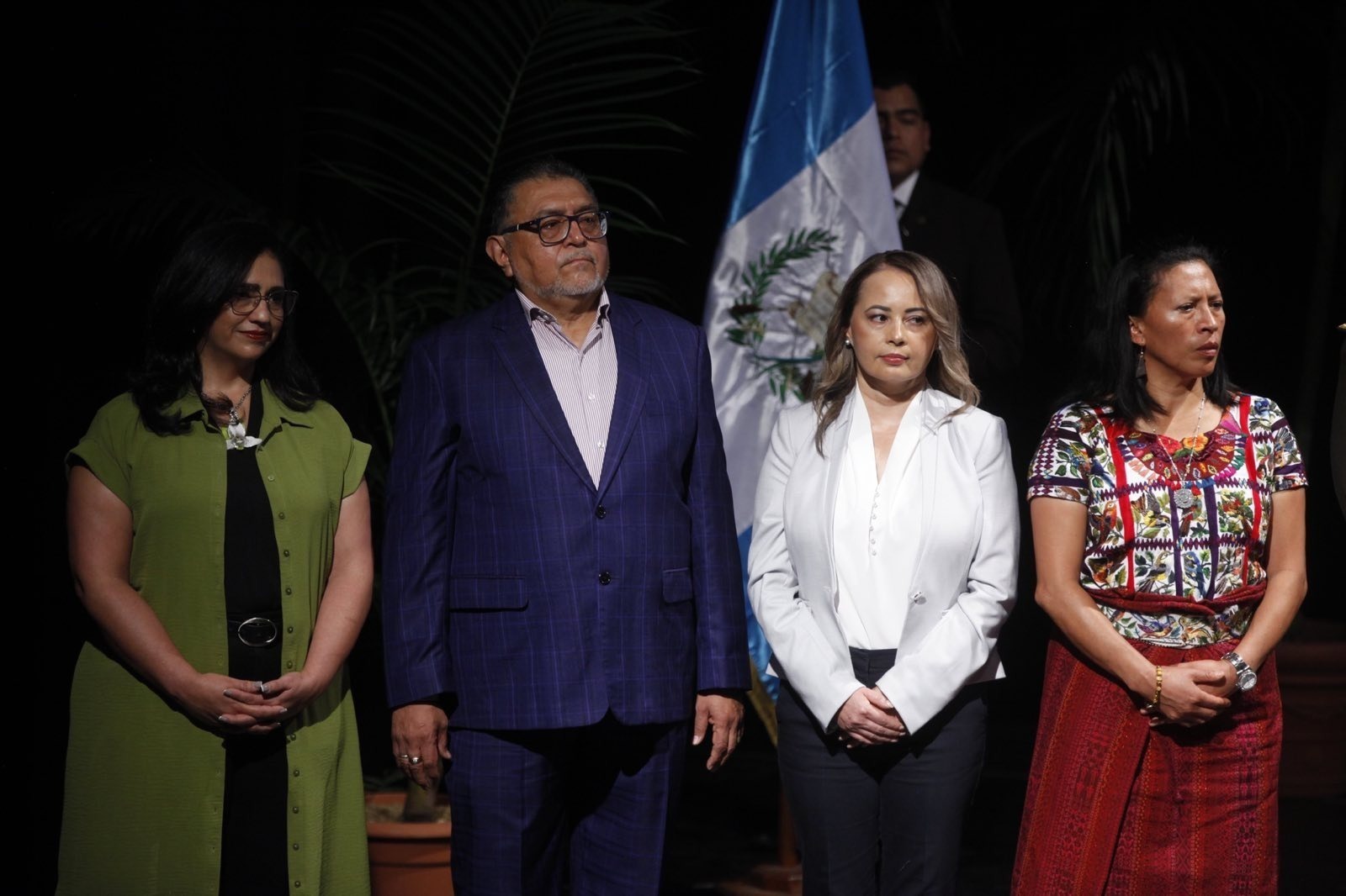 Nuevos ministros y ministras del Gobierno de Guatemala. Foto: Edwin Bercián.
